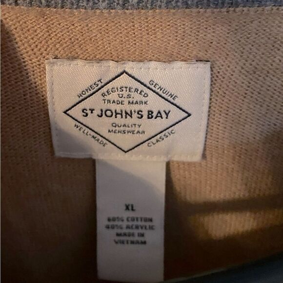 Men’s Blowout Sale Men’s V-neck Cotton Sweater - XL - Picture 2 of 3